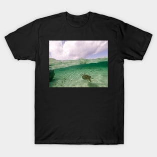 A Green Turtle Swimming in Grand Bahama T-Shirt